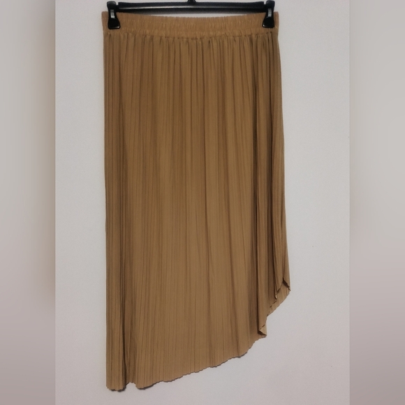 [5x$20] New Mustard Pleated Asymmetrical Skirt / Size XL - Picture 1 of 7